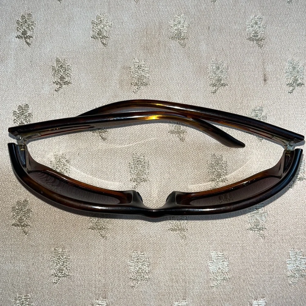 Maui Jim stingray sunglasses in very good condition. - Picture 4 of 10